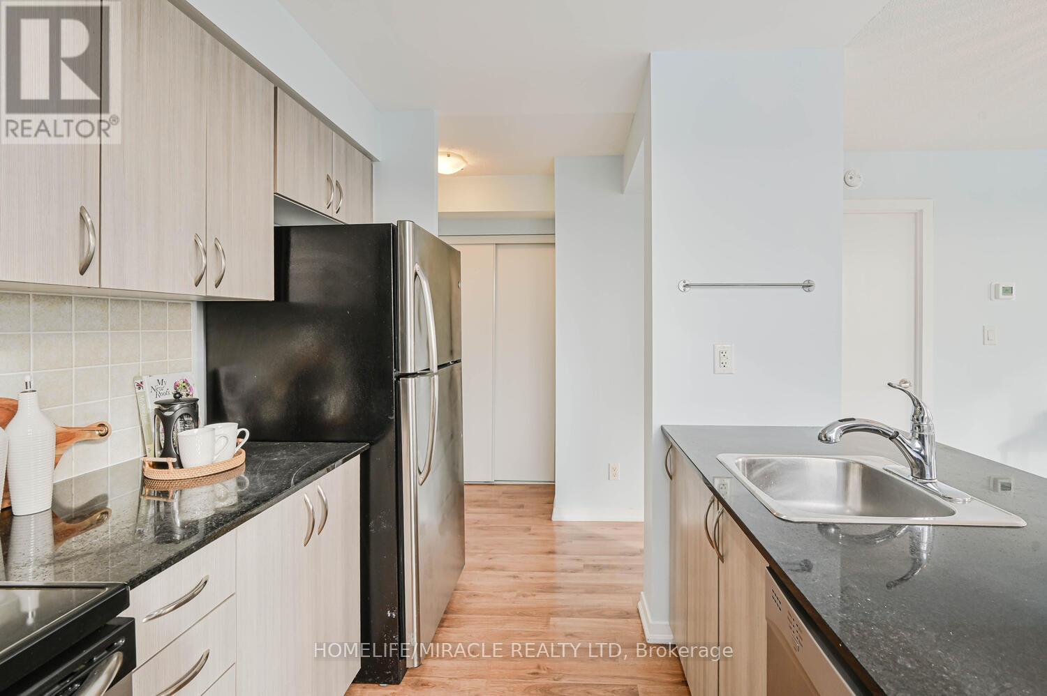 #608 801 SHEPPARD AVENUE W - 17
