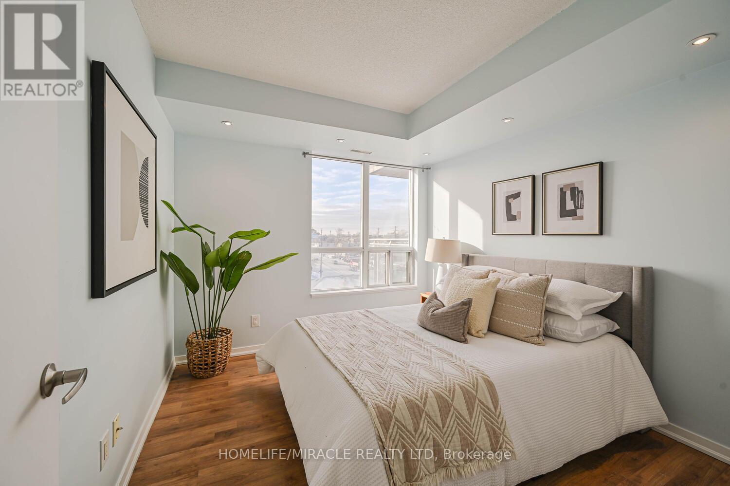 #608 801 SHEPPARD AVENUE W - 24