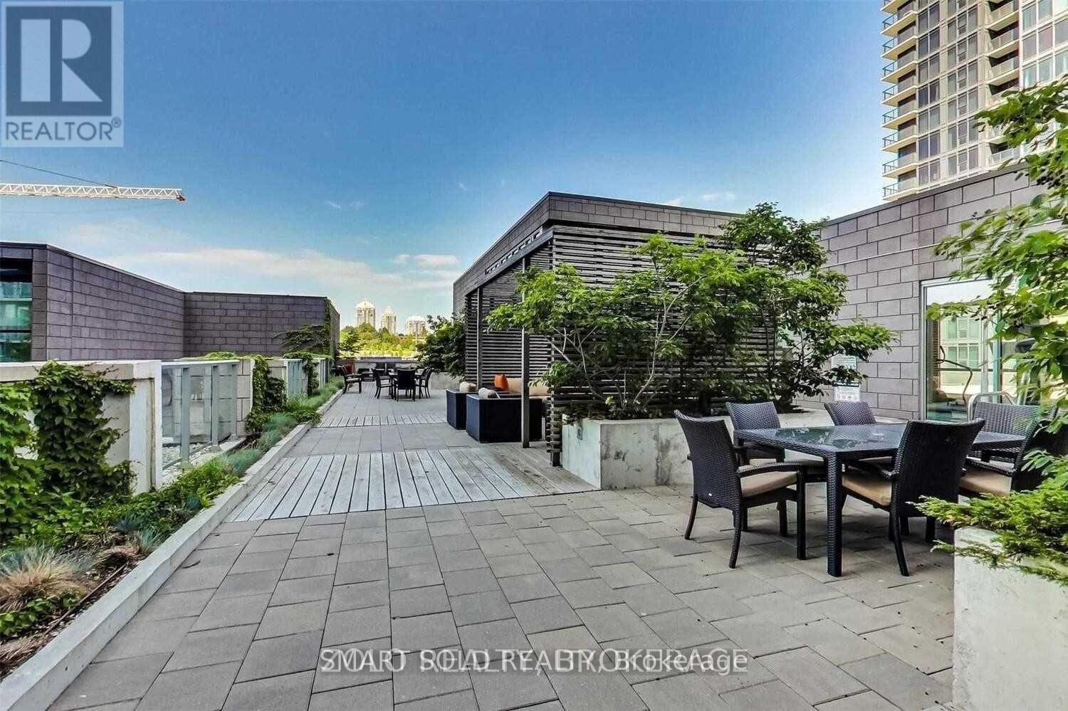 #510 121 MCMAHON DRIVE - 19