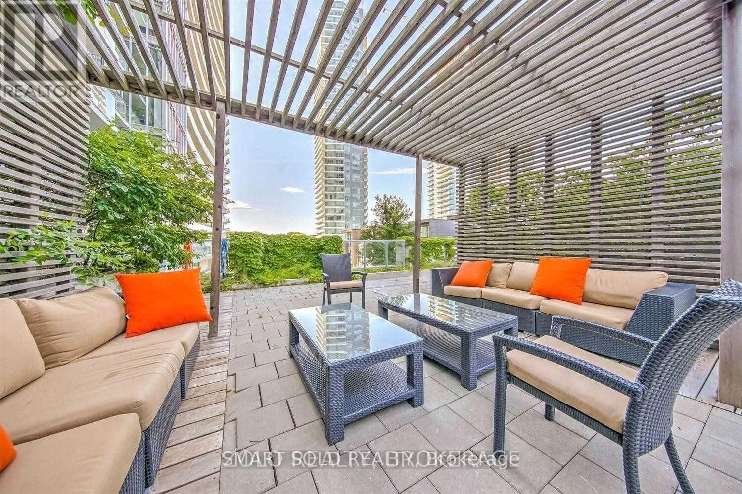 #510 121 MCMAHON DRIVE - 21
