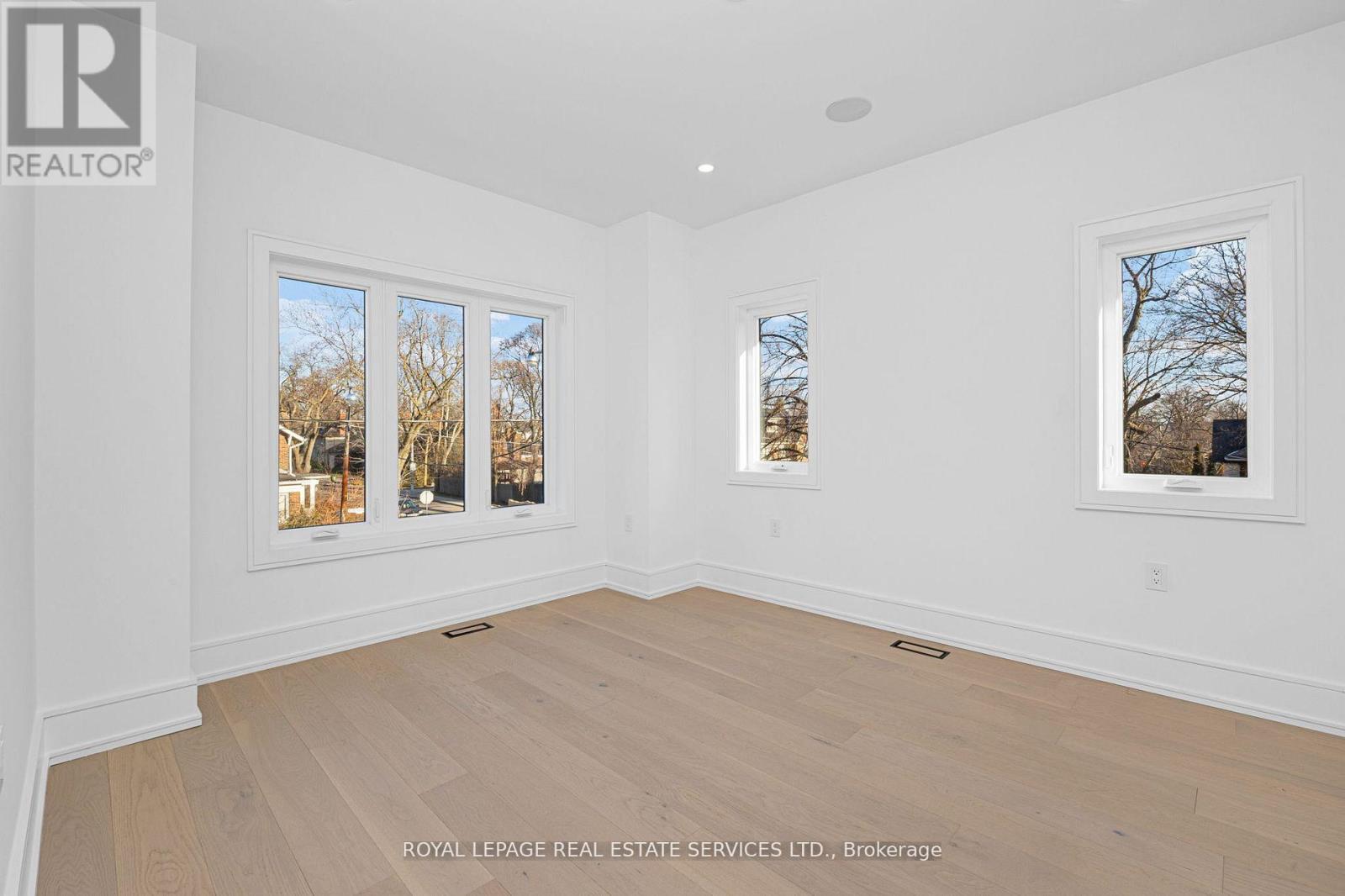 1352 MOUNT PLEASANT ROAD - 32