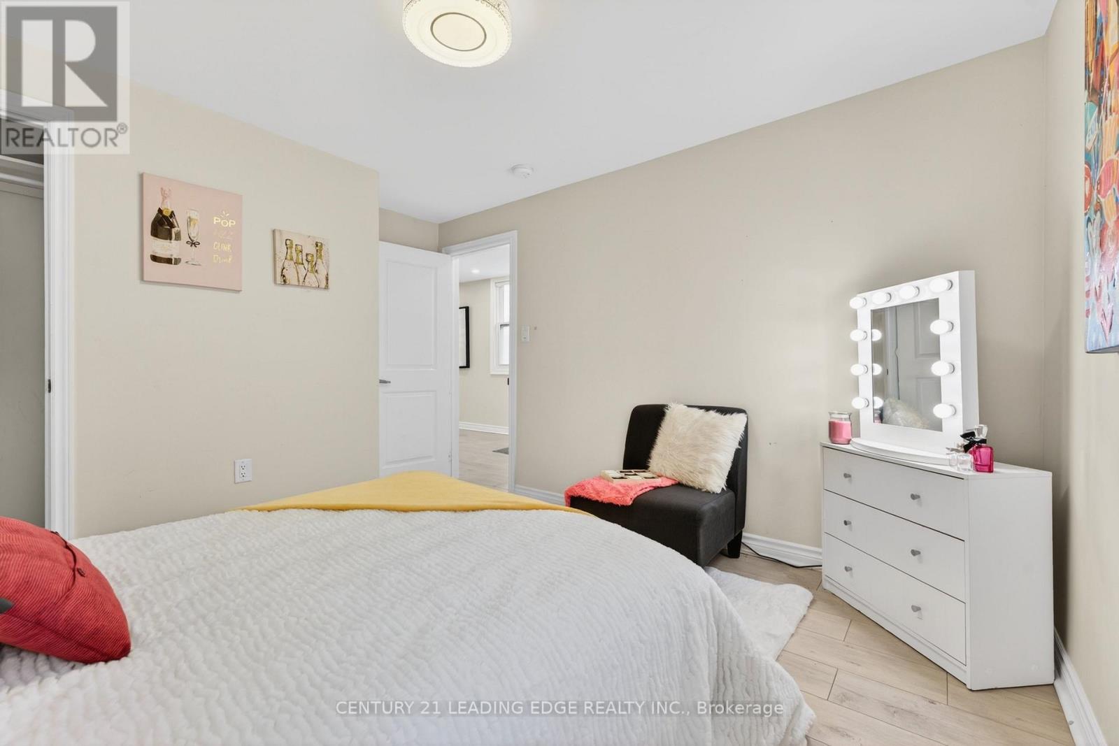 90 PARK ROAD S - 34