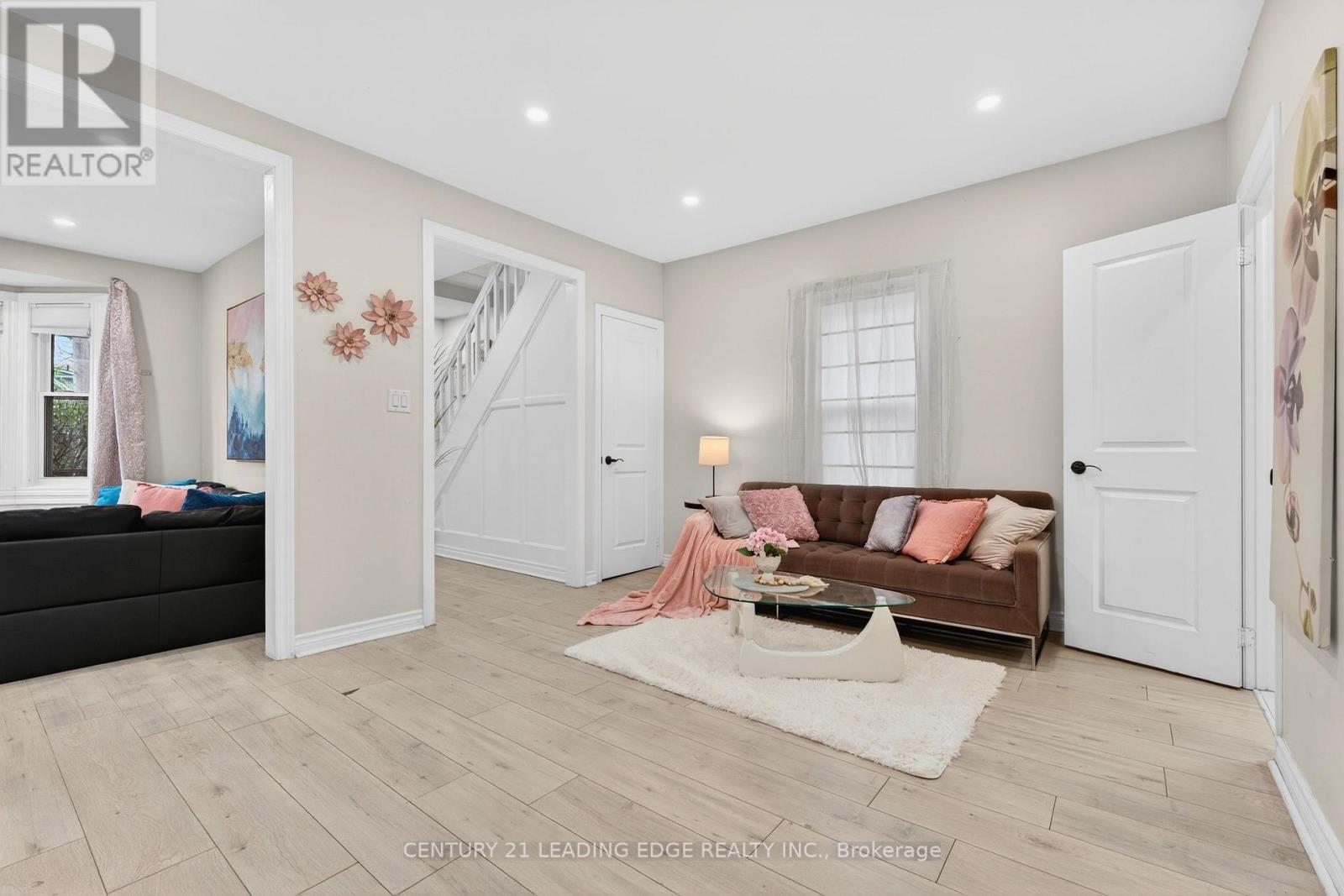 90 PARK ROAD S - 9