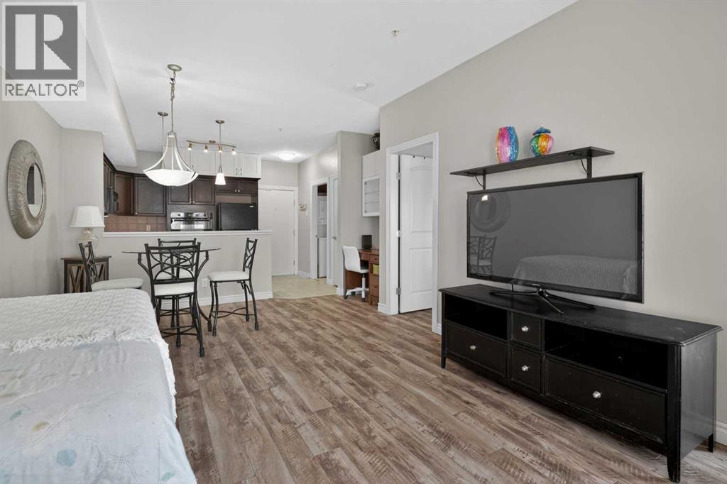 #104 60 Royal Oak Plaza NW - 13