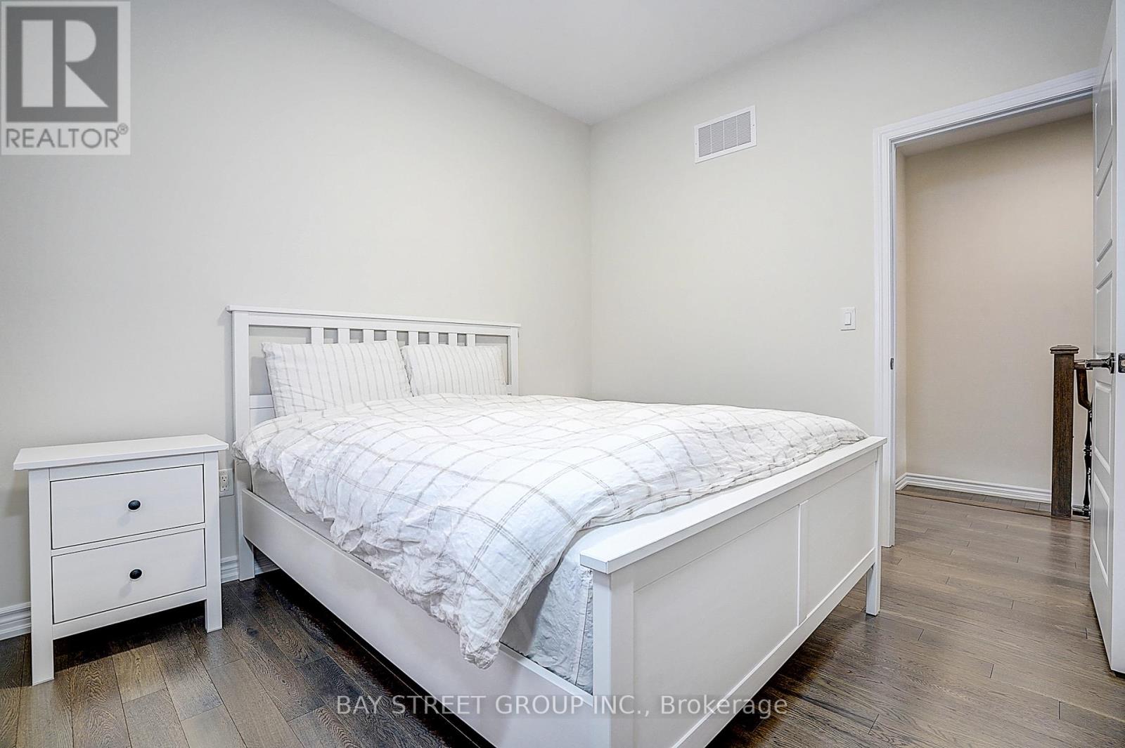 10943 VICTORIA SQUARE BOULEVARD - 32