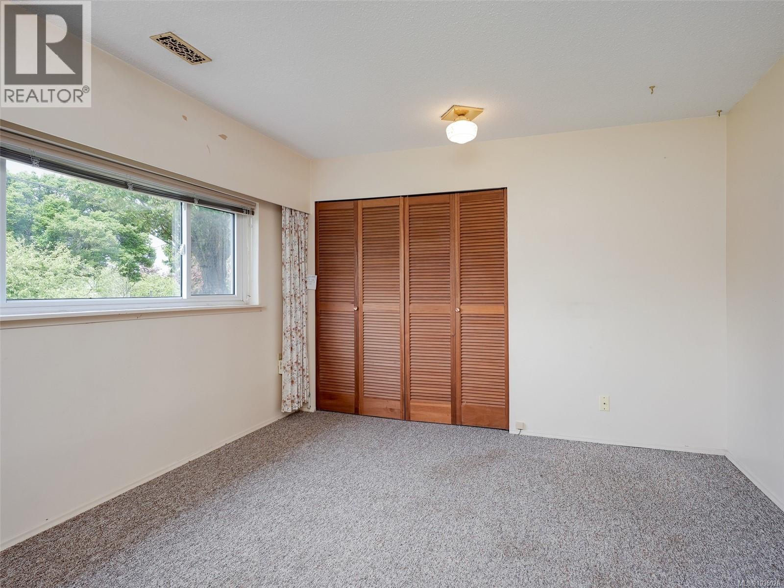 3131 Yew St - 17