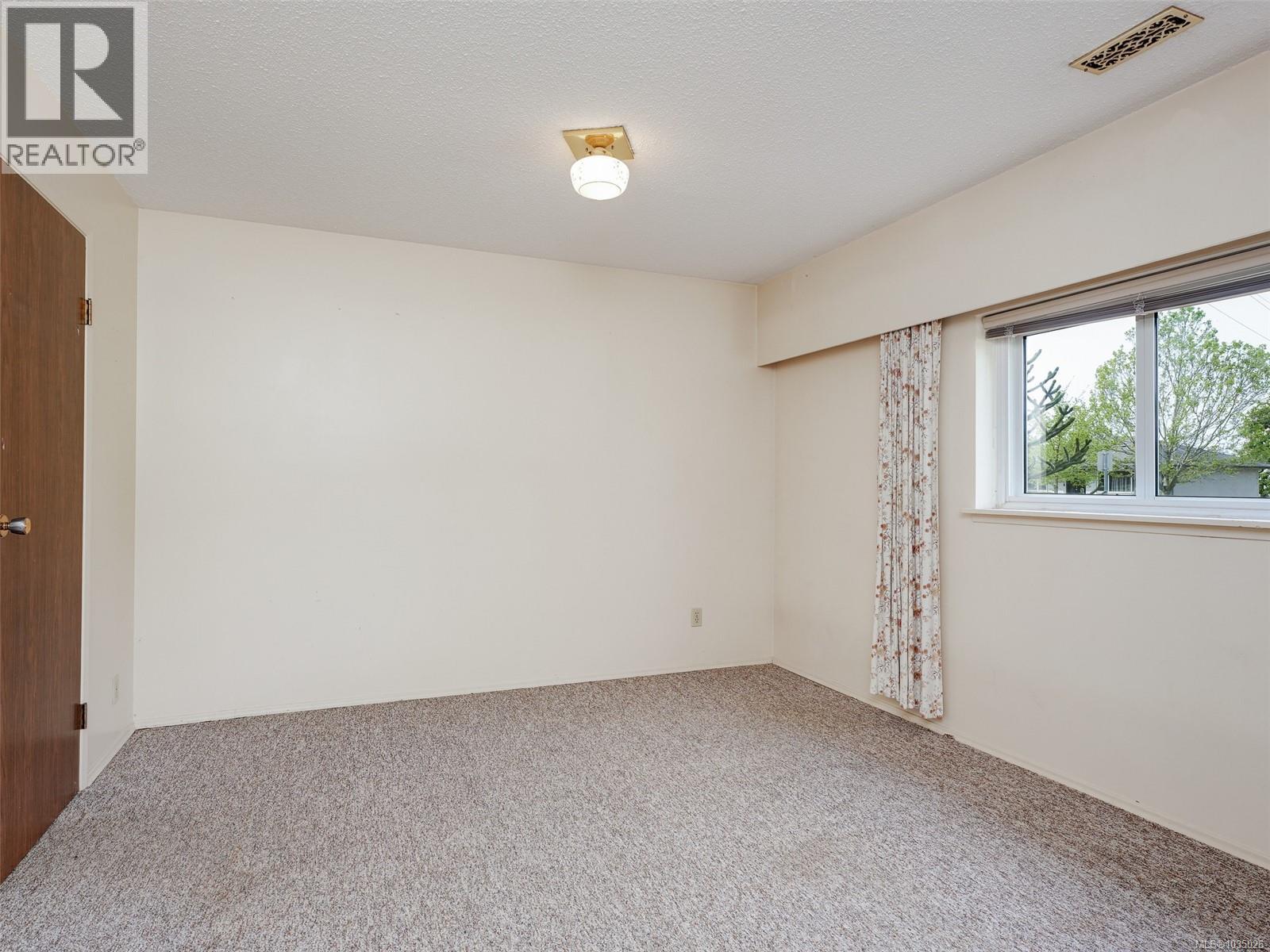 3131 Yew St - 18