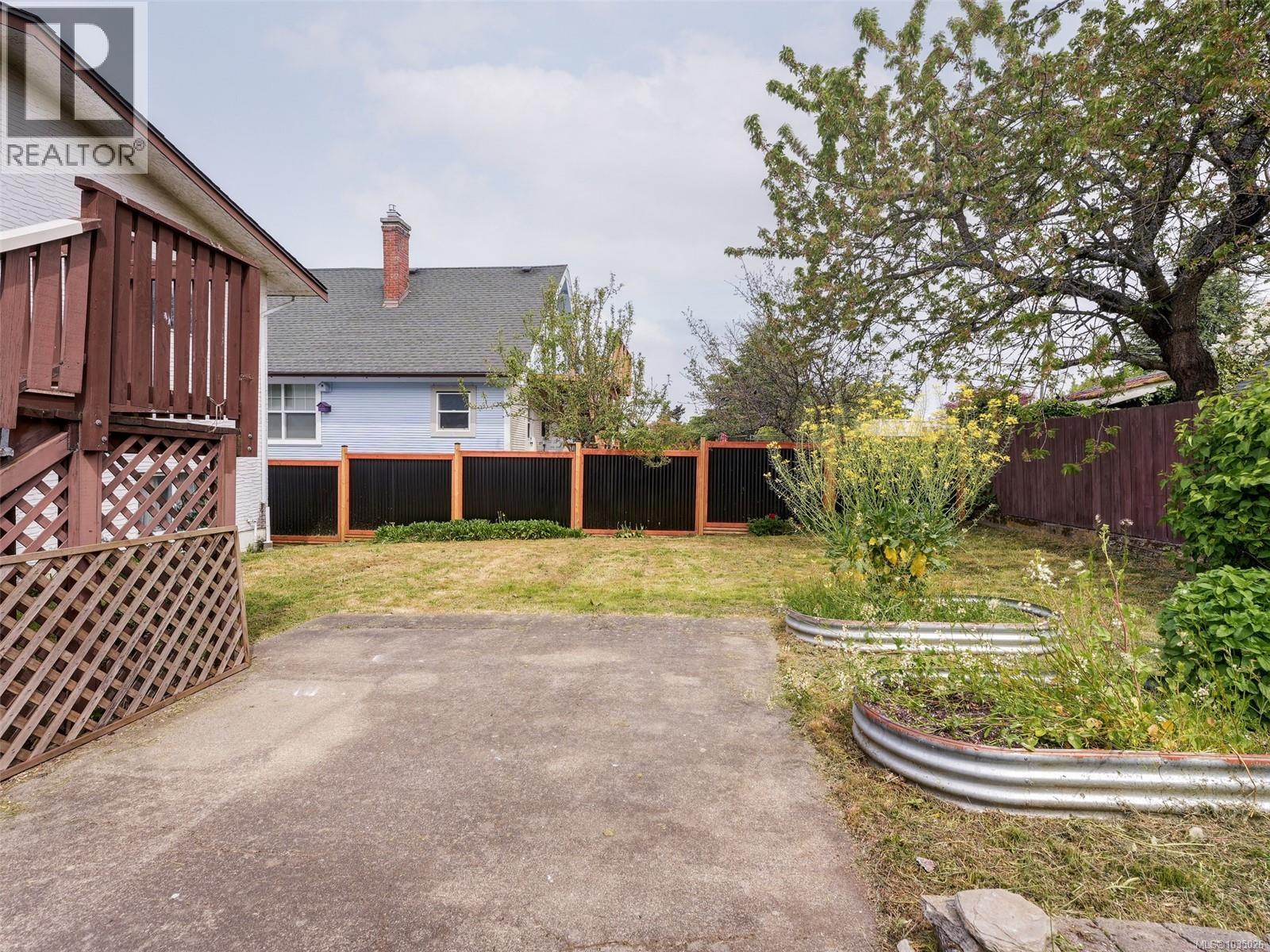 3131 Yew St - 23