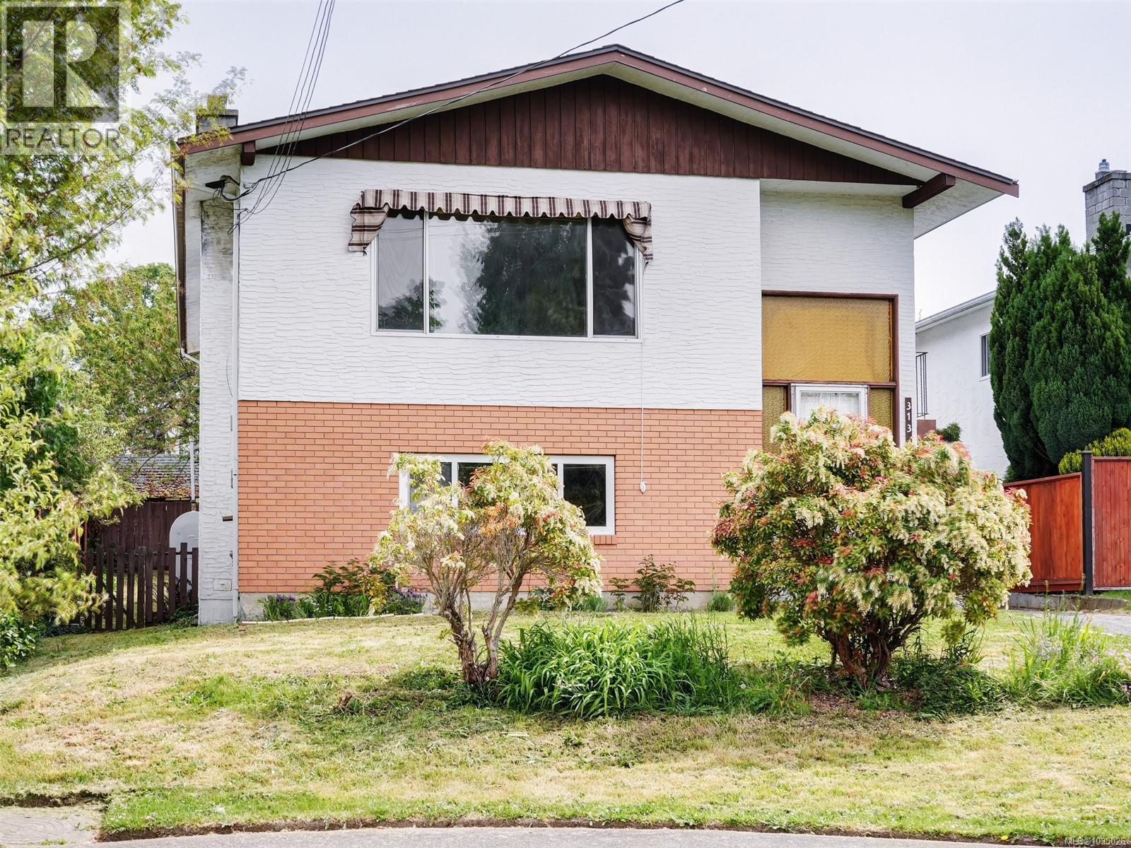 3131 Yew St - 27