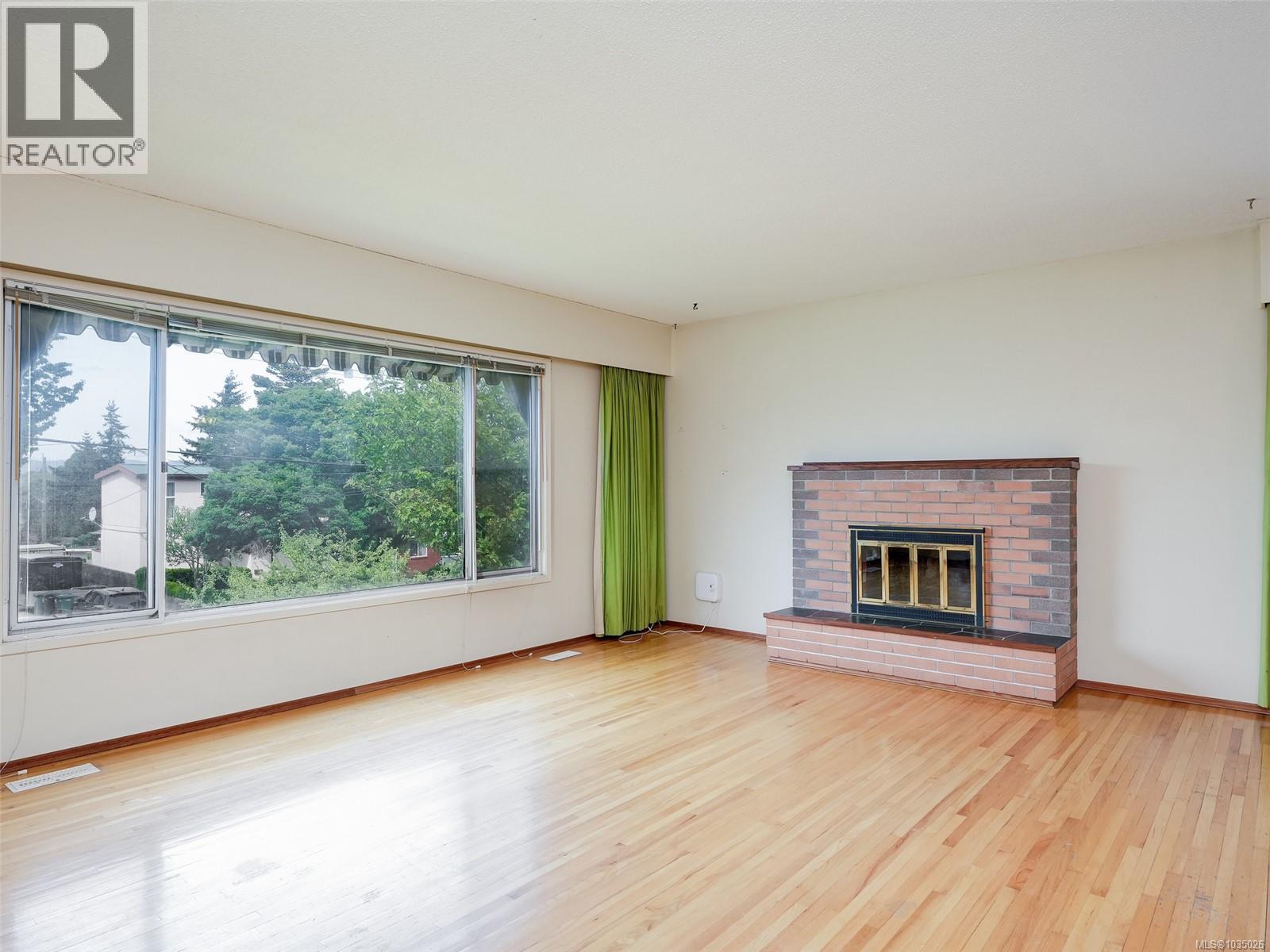 3131 Yew St - Image 3