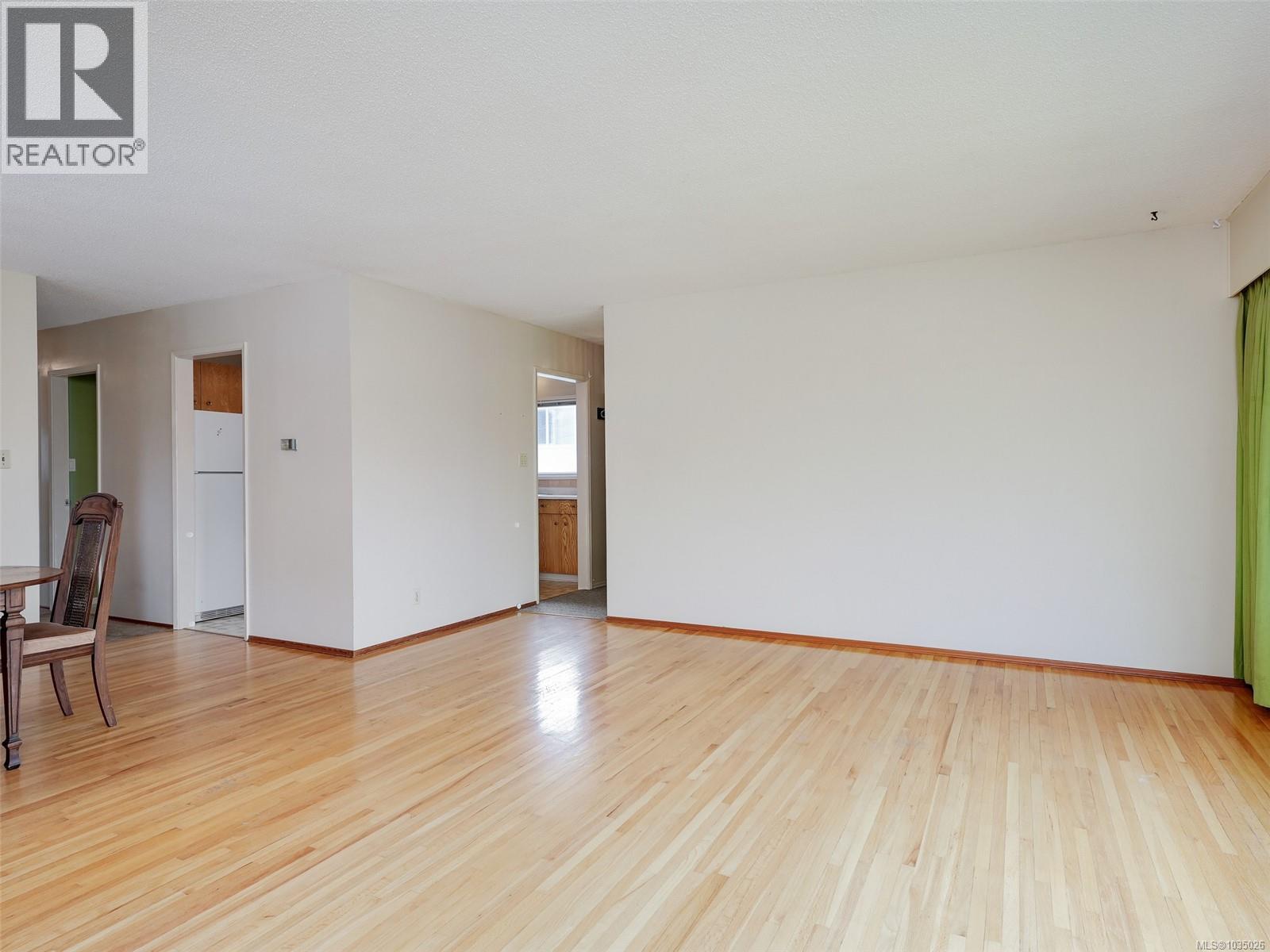 3131 Yew St - 4