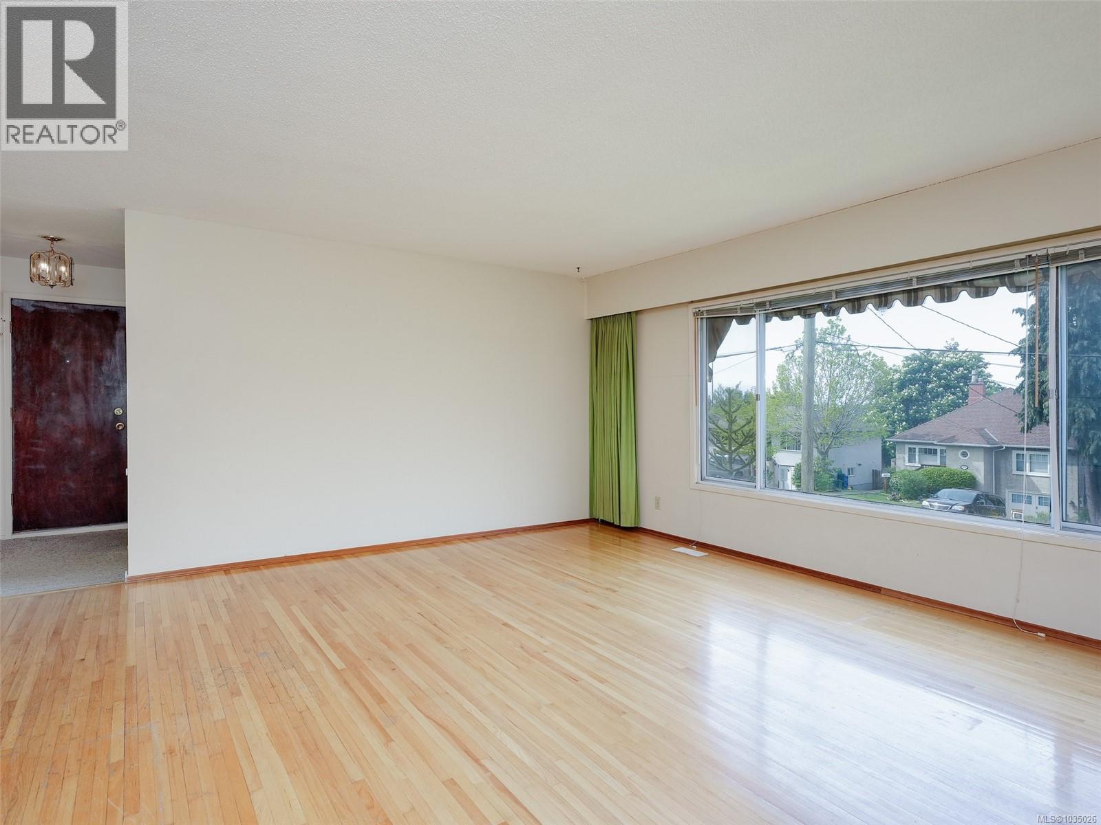 3131 Yew St - 6