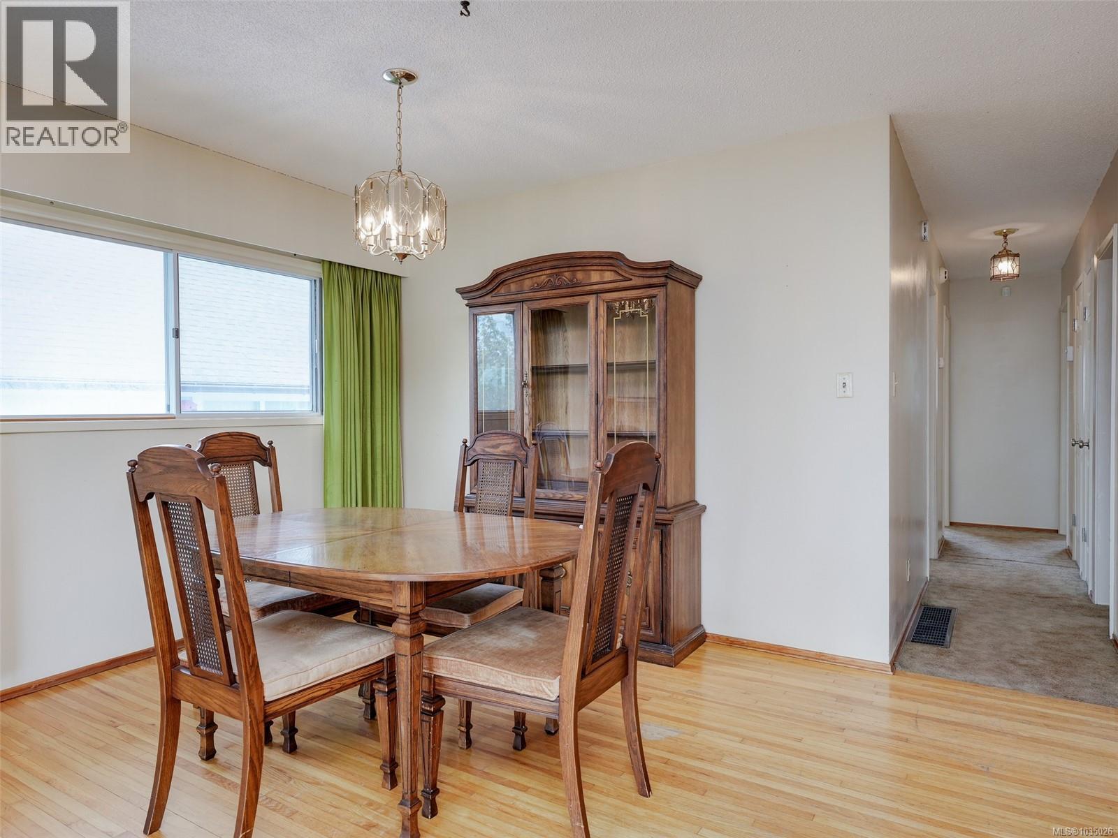 3131 Yew St - 7