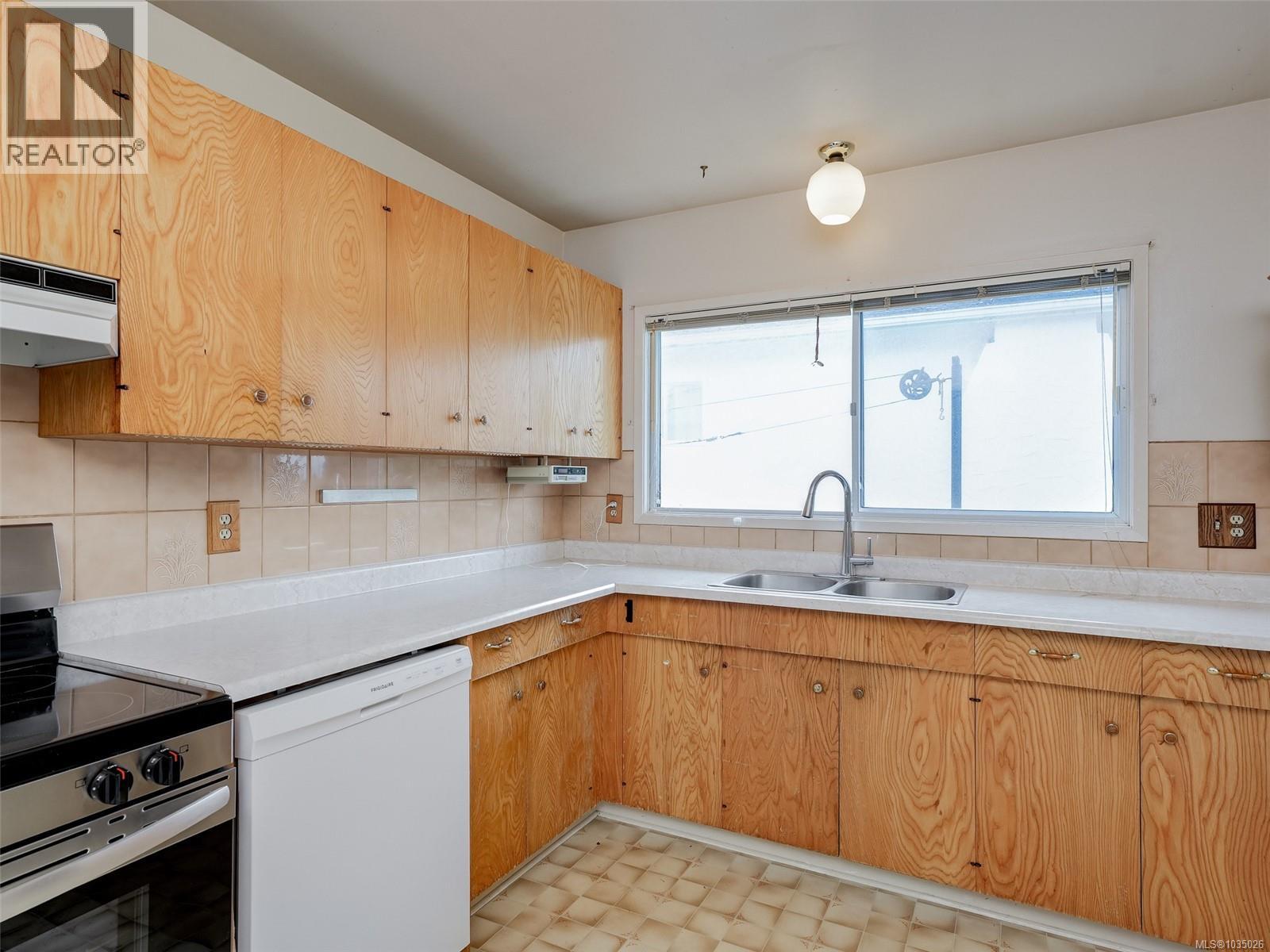 3131 Yew St - 8