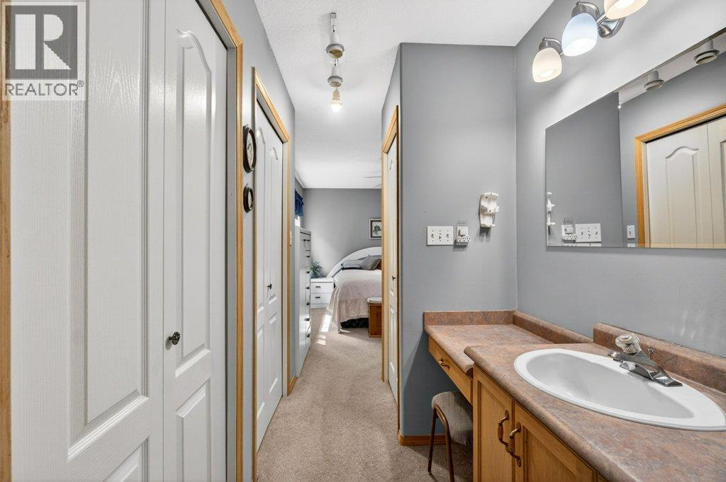 416 27 Street SE - 30