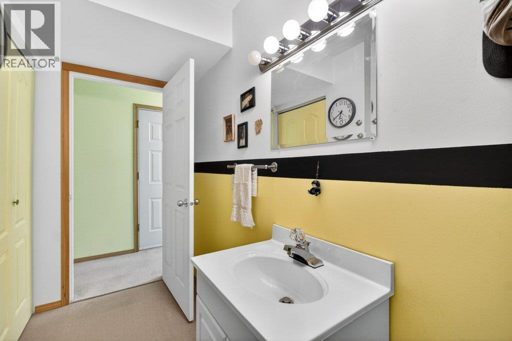 416 27 Street SE - 41