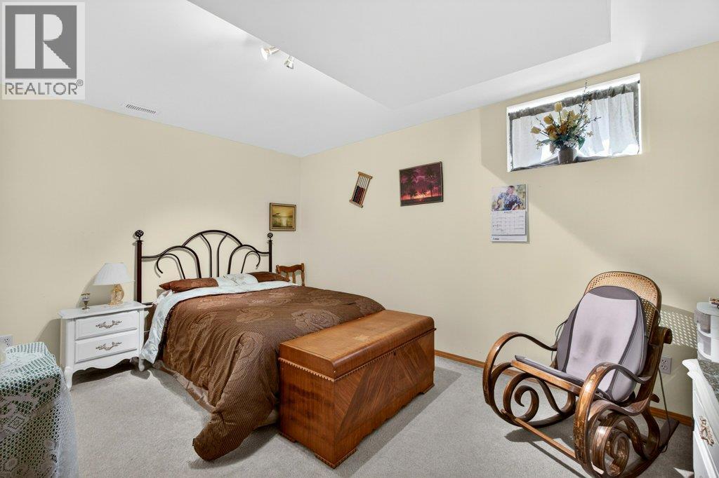 416 27 Street SE - 42