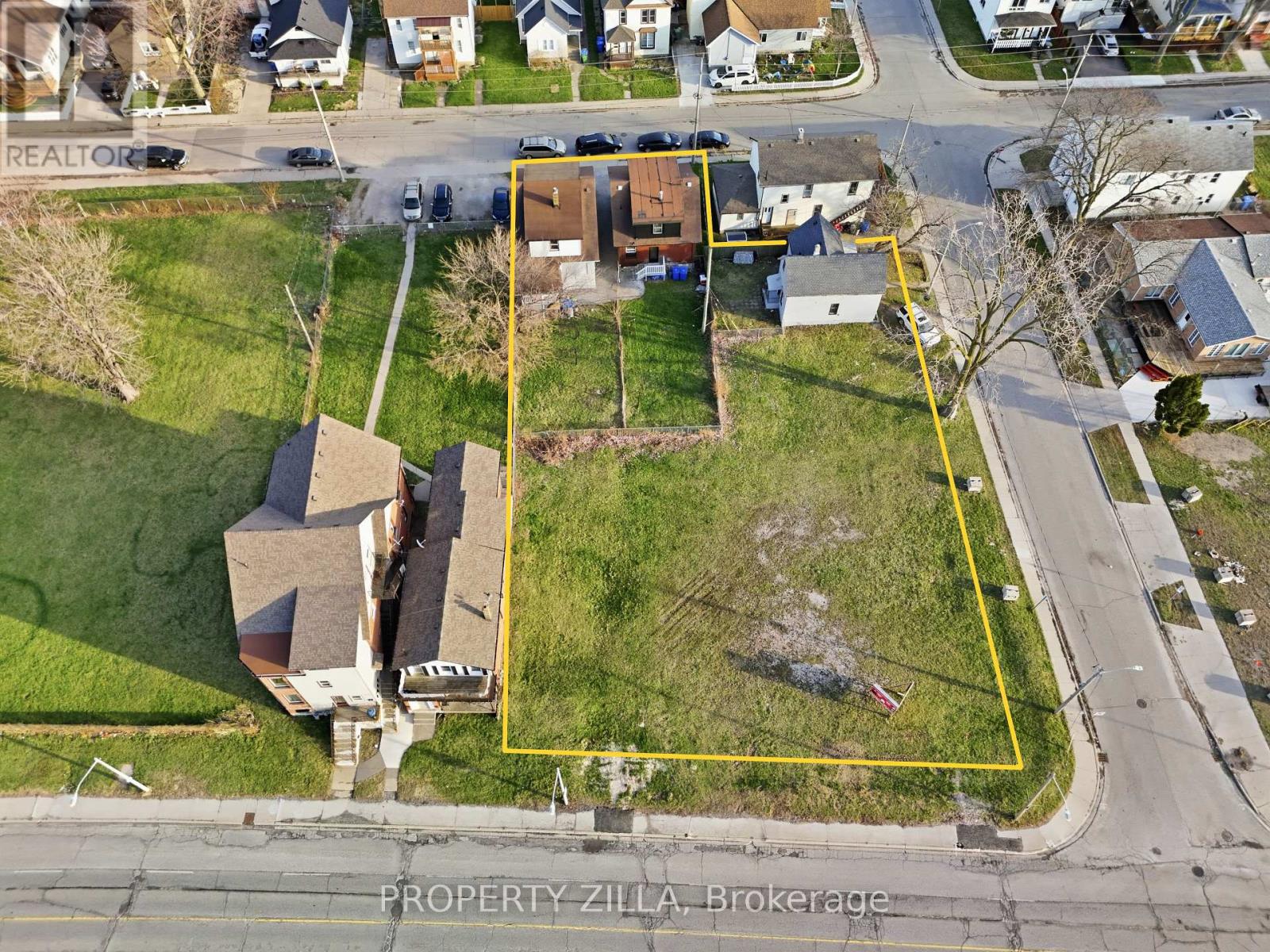 819-829 RIVERSIDE DRIVE E - 2
