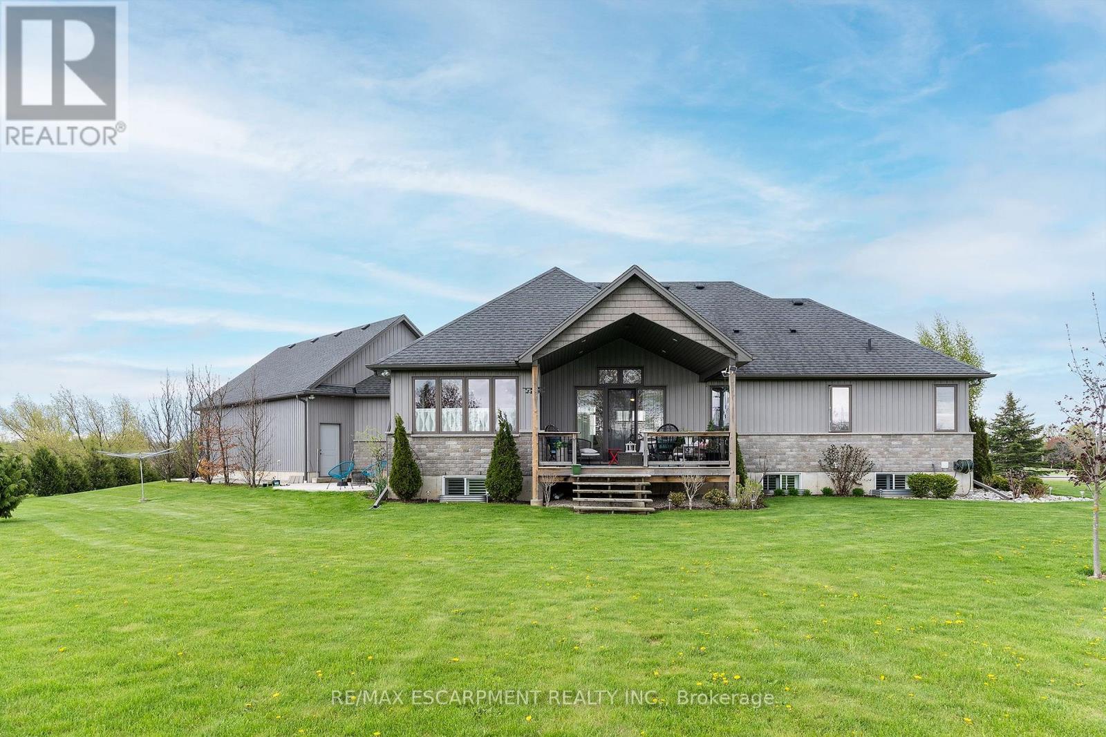 6 MACNEIL COURT - 32