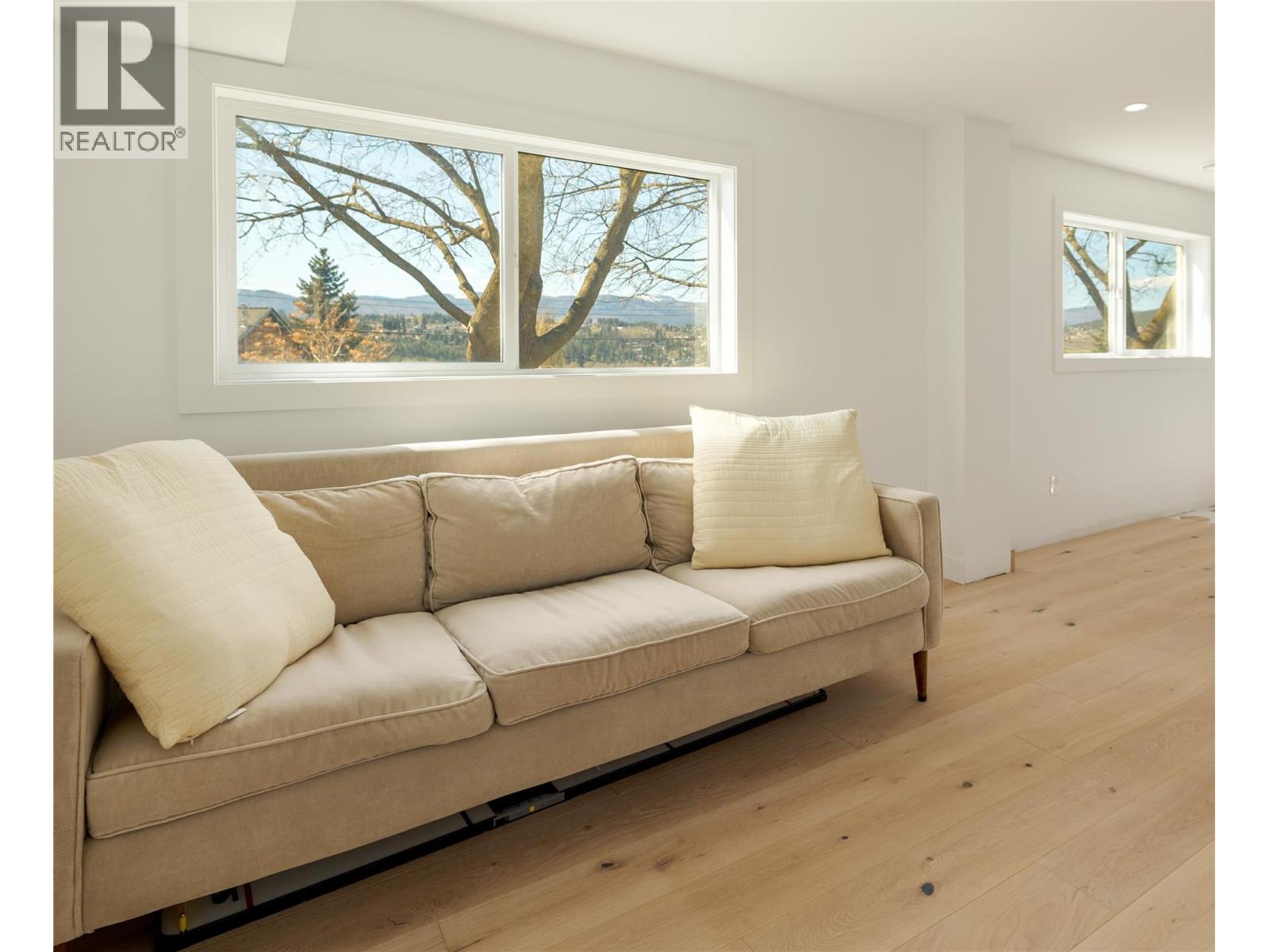 10942 Russell Road, Lake Country