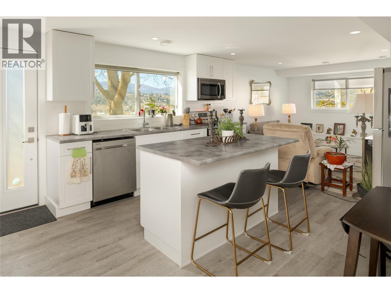 10942 Russell Road, Lake Country