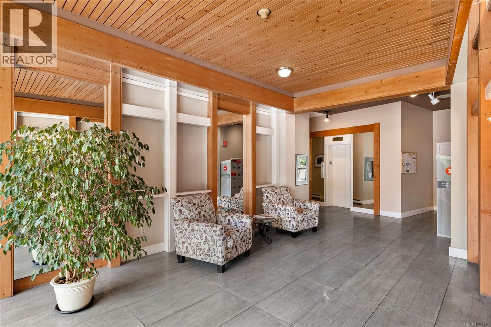#205 1419 Stadacona Ave - 4