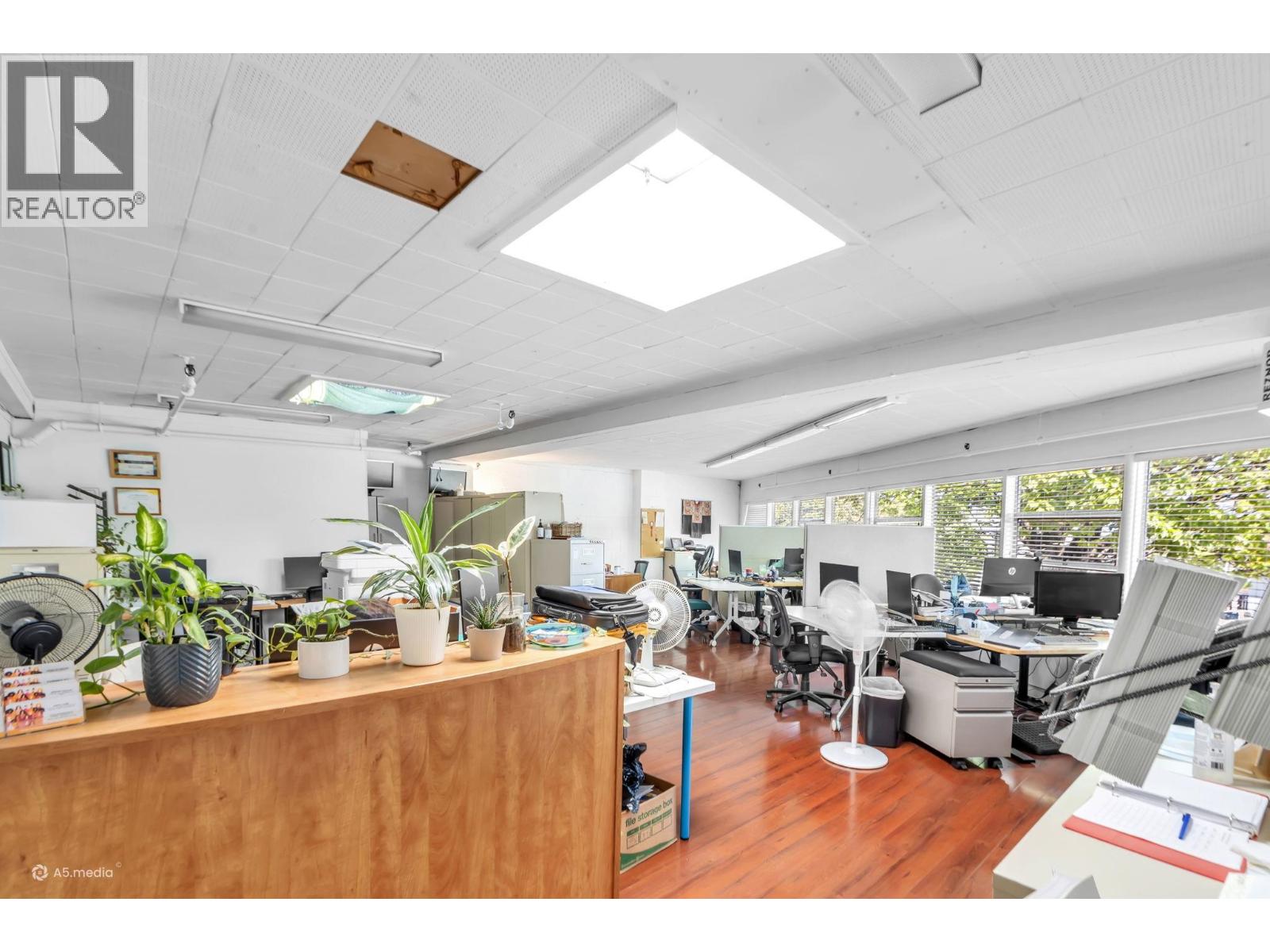 Retail for Sale in Vancouver – 1872 KINGSWAY, Vancouver – MLS# C8078589 - Image 3
