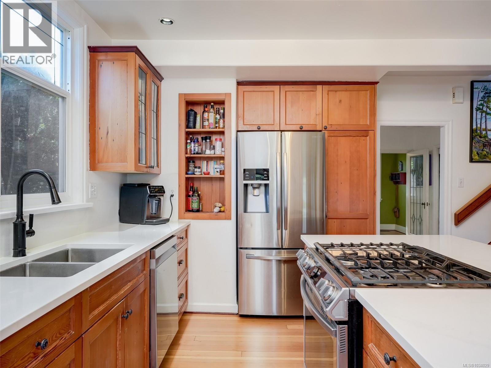 4426 Tyndall Ave - 11