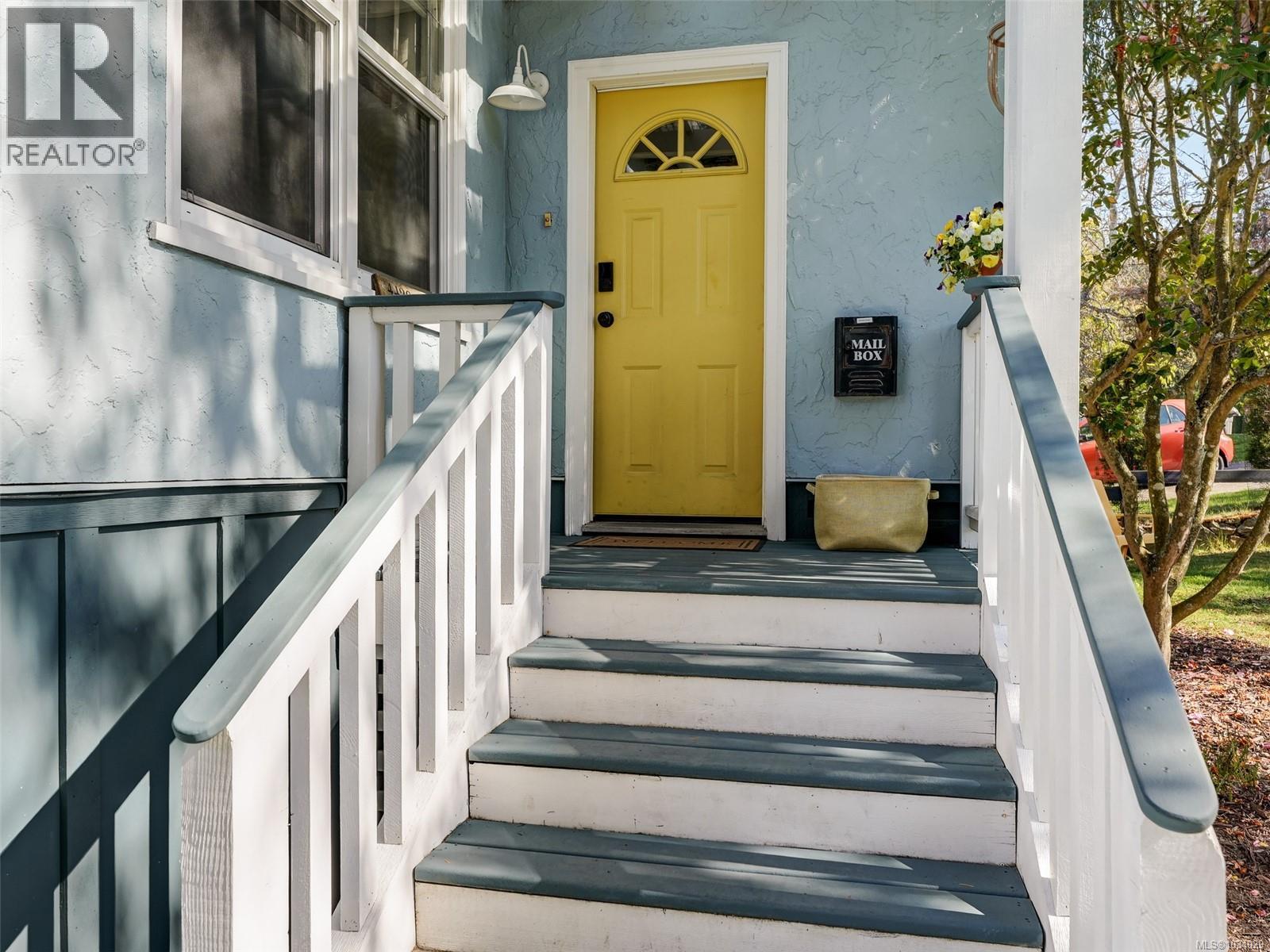 4426 Tyndall Ave - 2