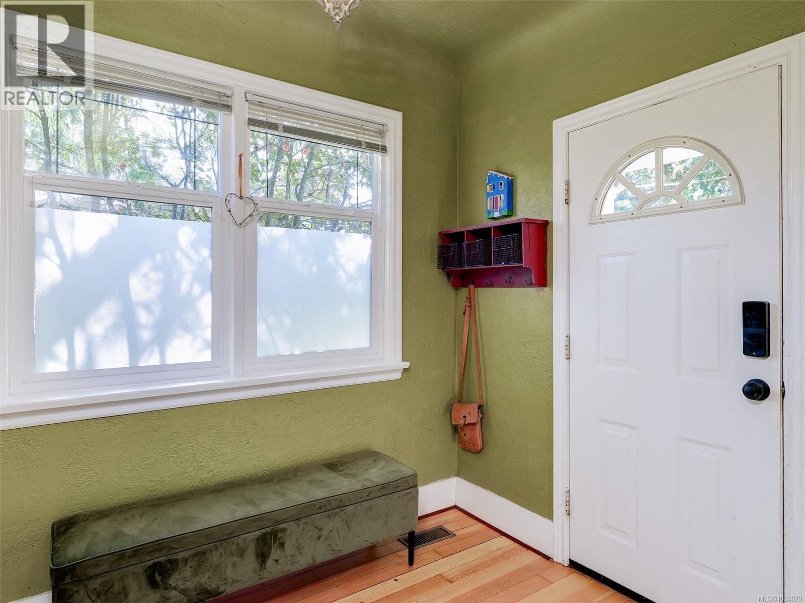 4426 Tyndall Ave - Image 3