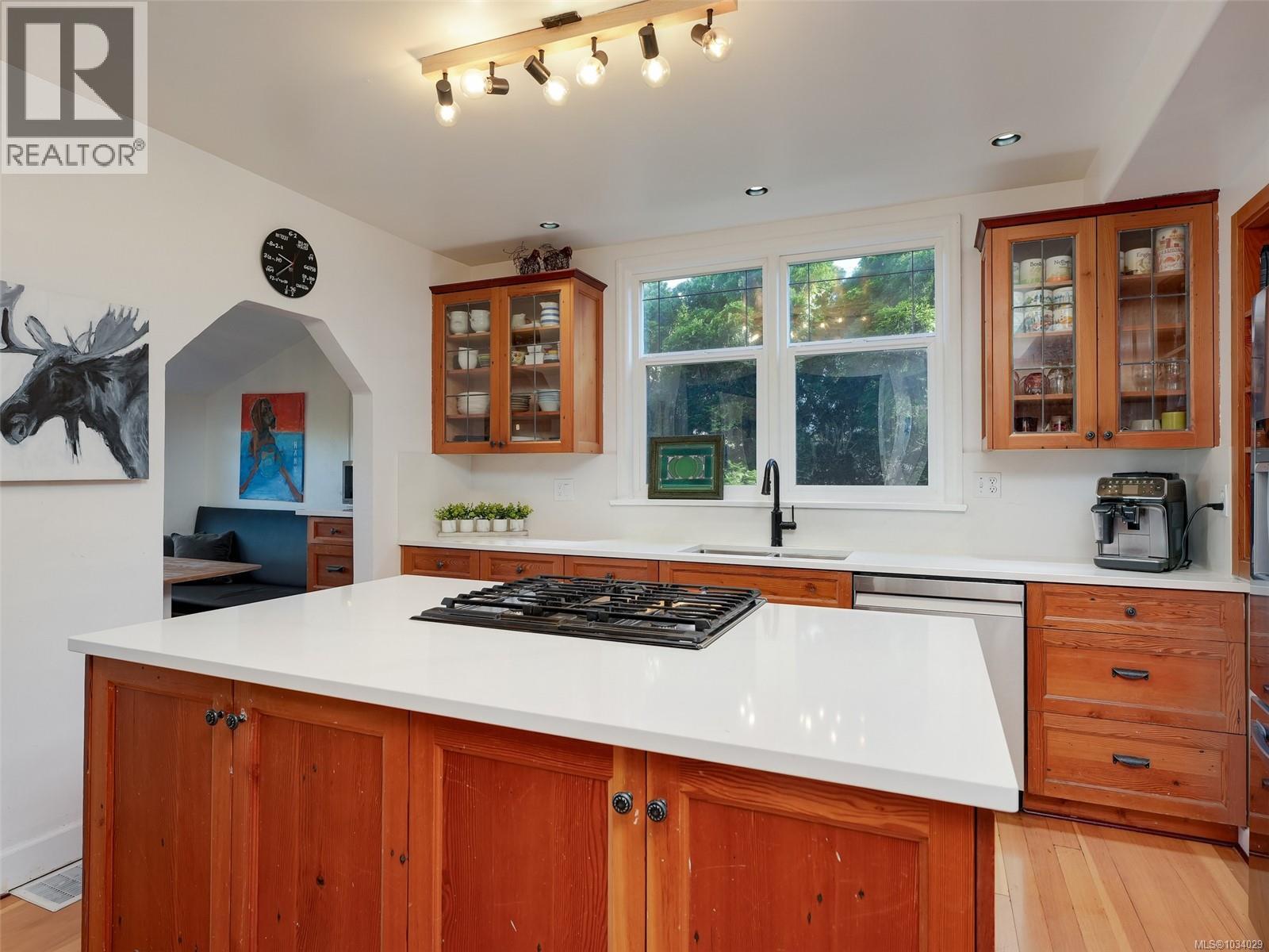 4426 Tyndall Ave - 9