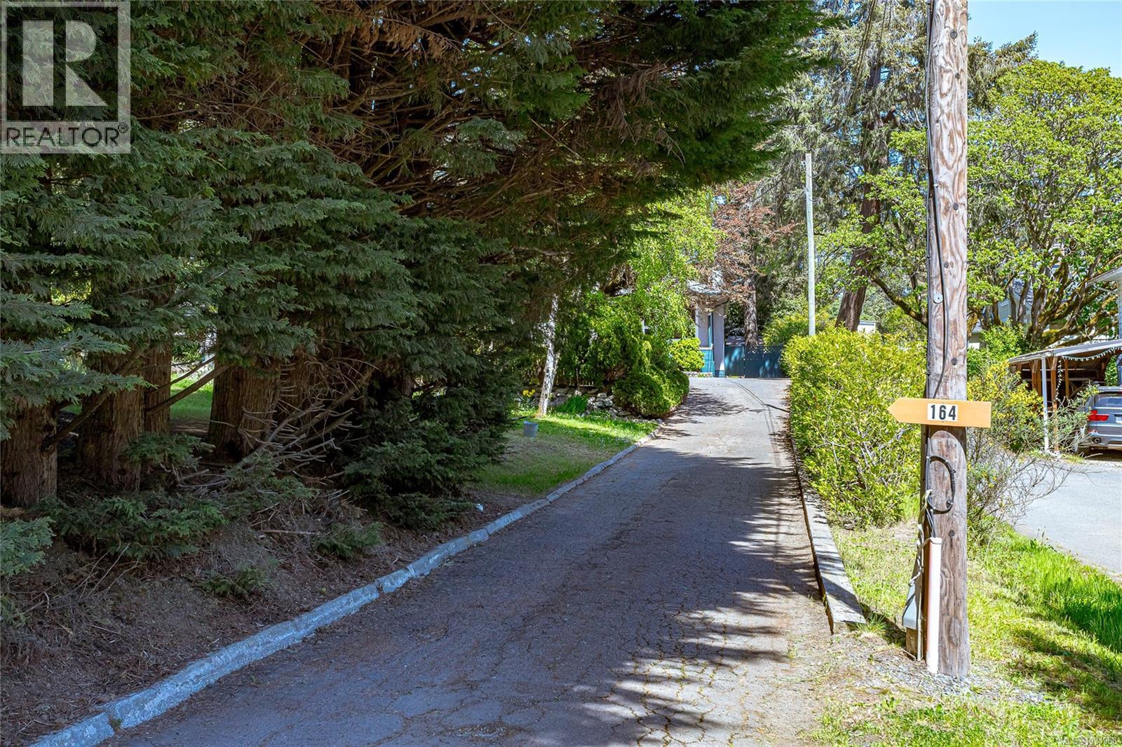 164 Island Hwy, View Royal