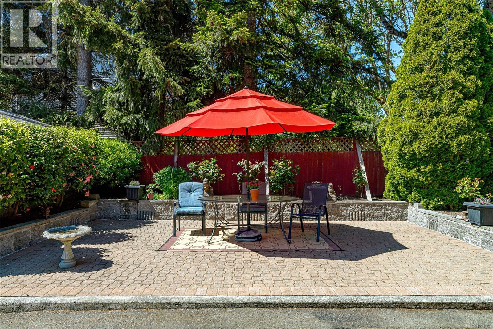 164 Island Hwy, View Royal