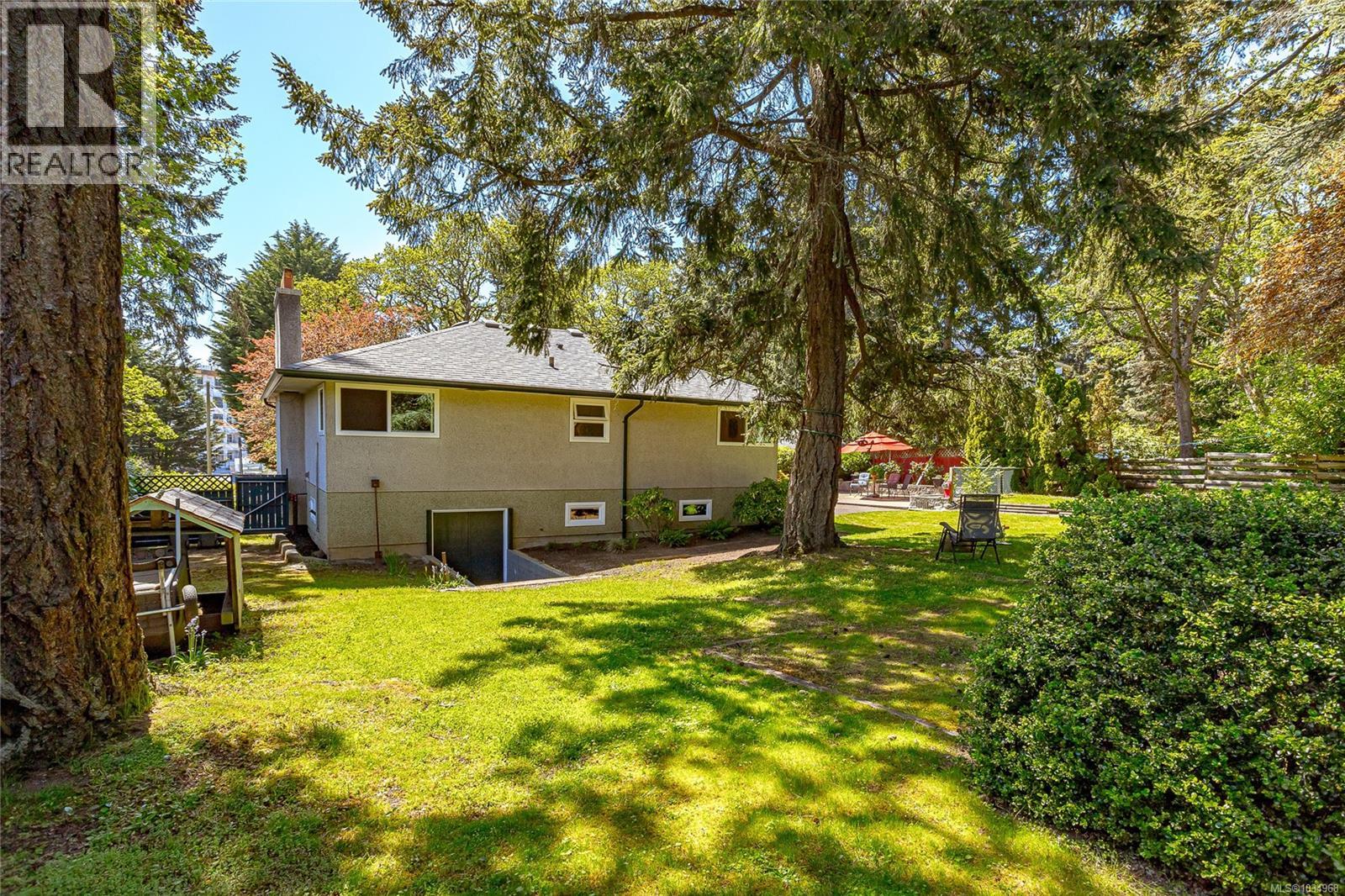 164 Island Hwy, View Royal