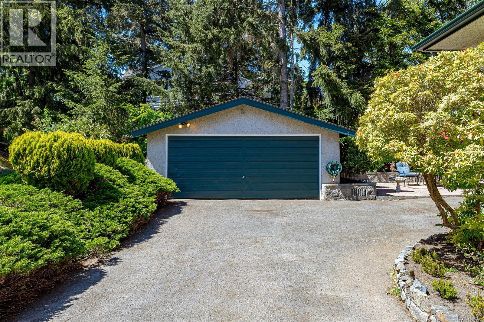 164 Island Hwy, View Royal