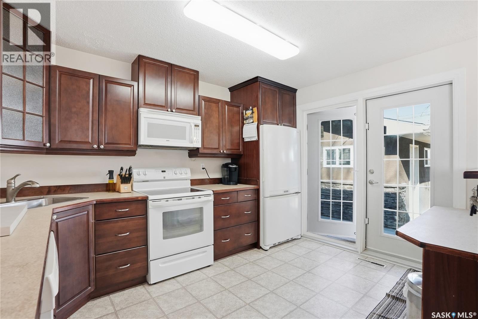 2 Hardy CRESCENT - 12
