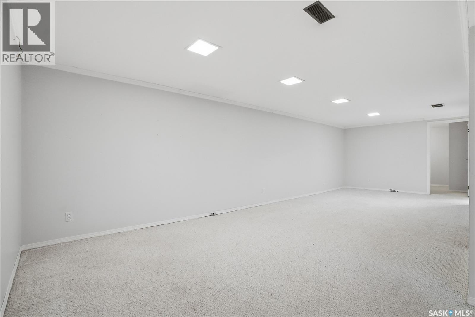 2 Hardy CRESCENT - 25