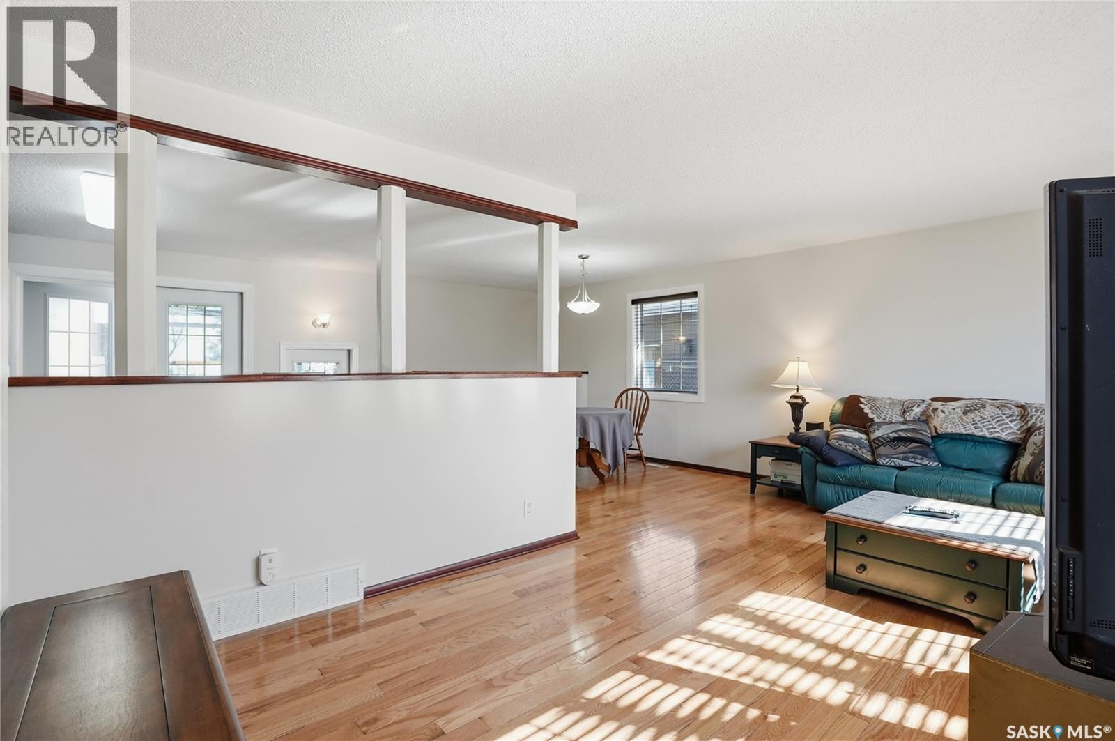 2 Hardy CRESCENT - Image 3