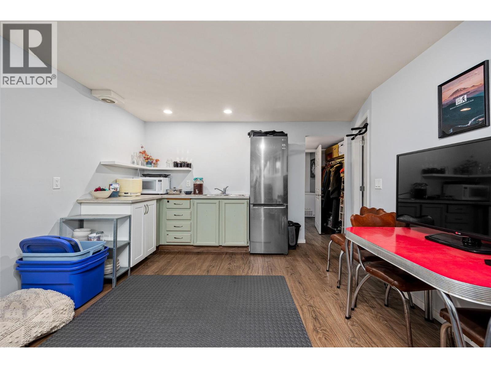#210 2125 Burtch Road - 28