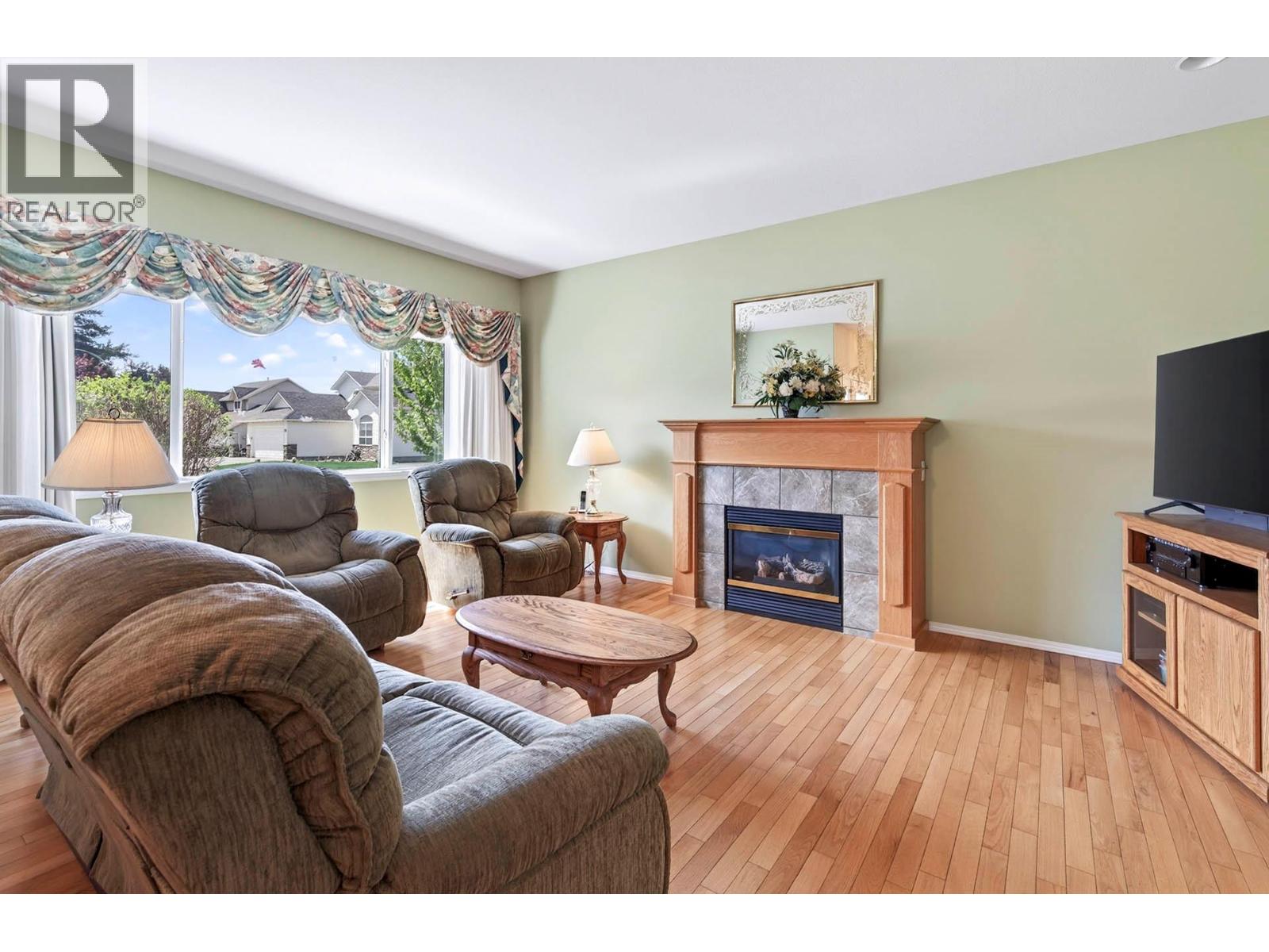 626 COOPER Place - Image 3