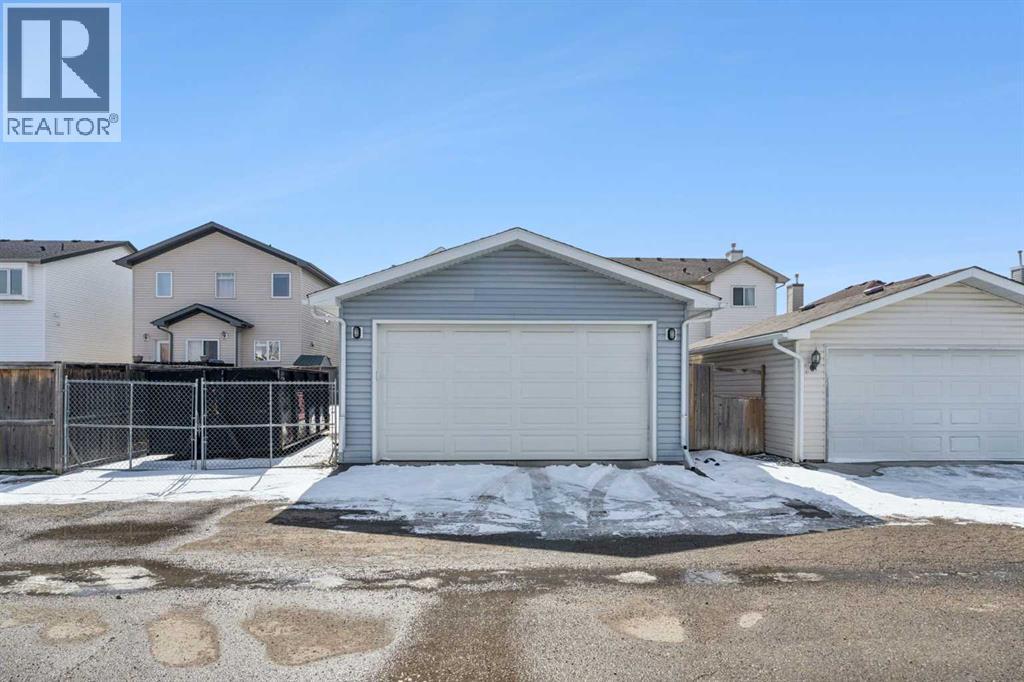 136 Luxstone Place SW - 28