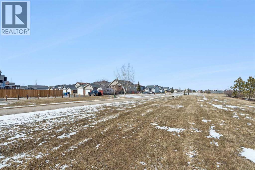 136 Luxstone Place SW - 32