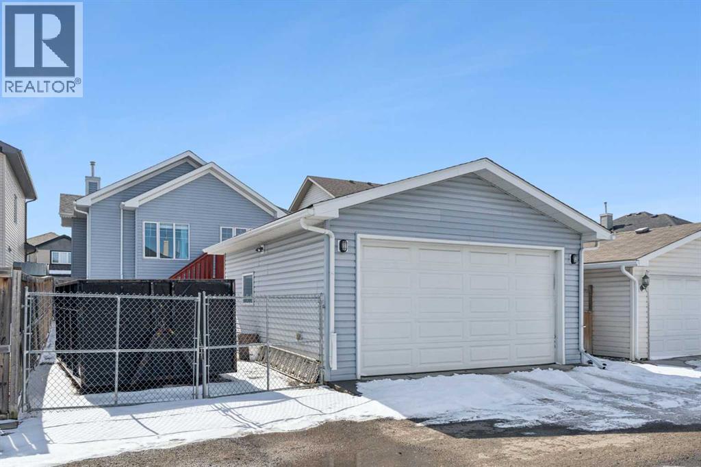 136 Luxstone Place SW - 29