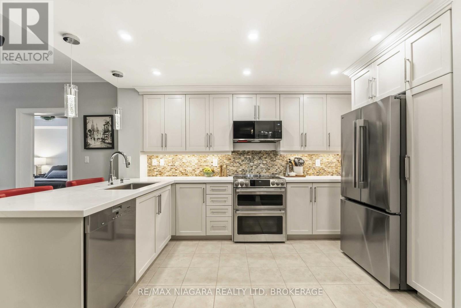 #107 125 WILSON STREET W - Image 15