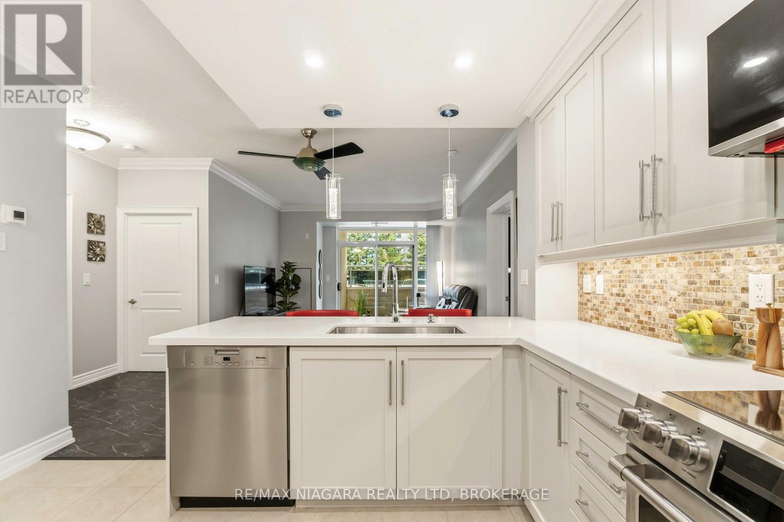 #107 125 WILSON STREET W - Image 16