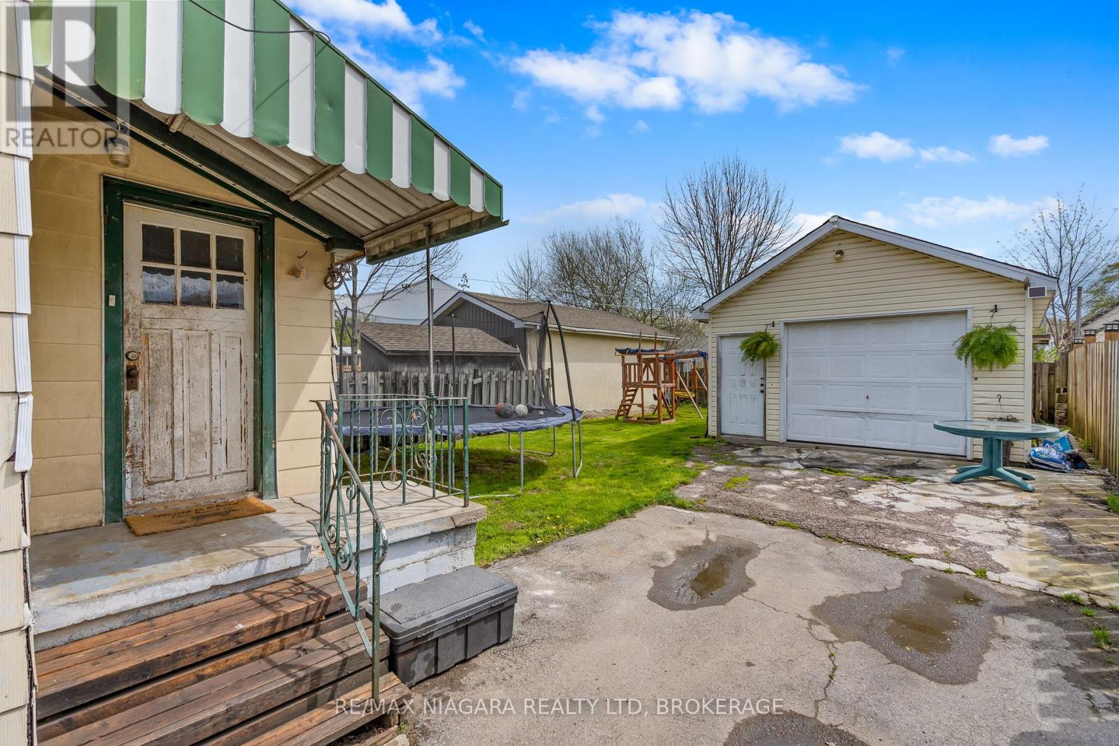 35 DEERE STREET - 18