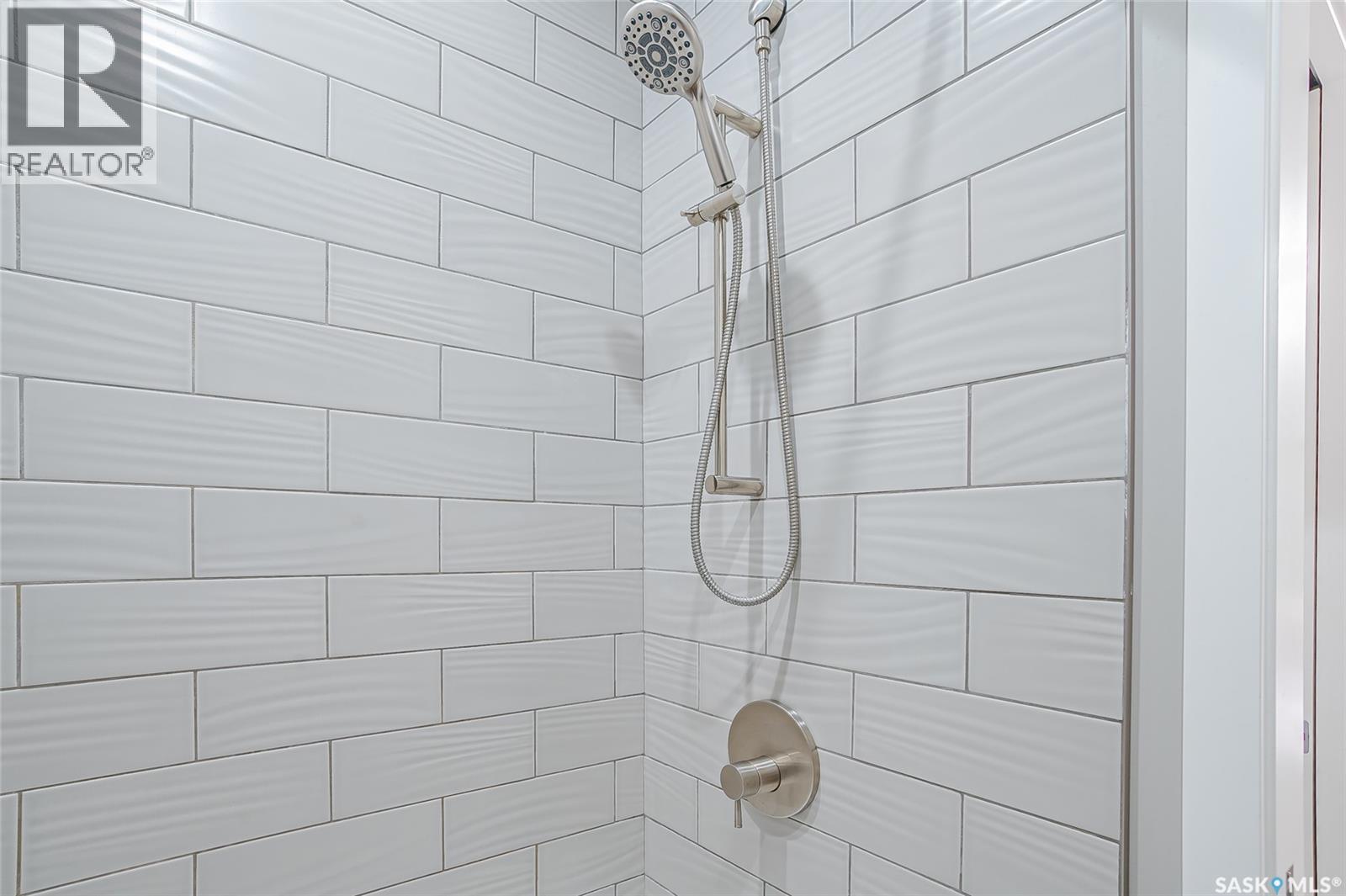 #4 475 L AVENUE S - 18