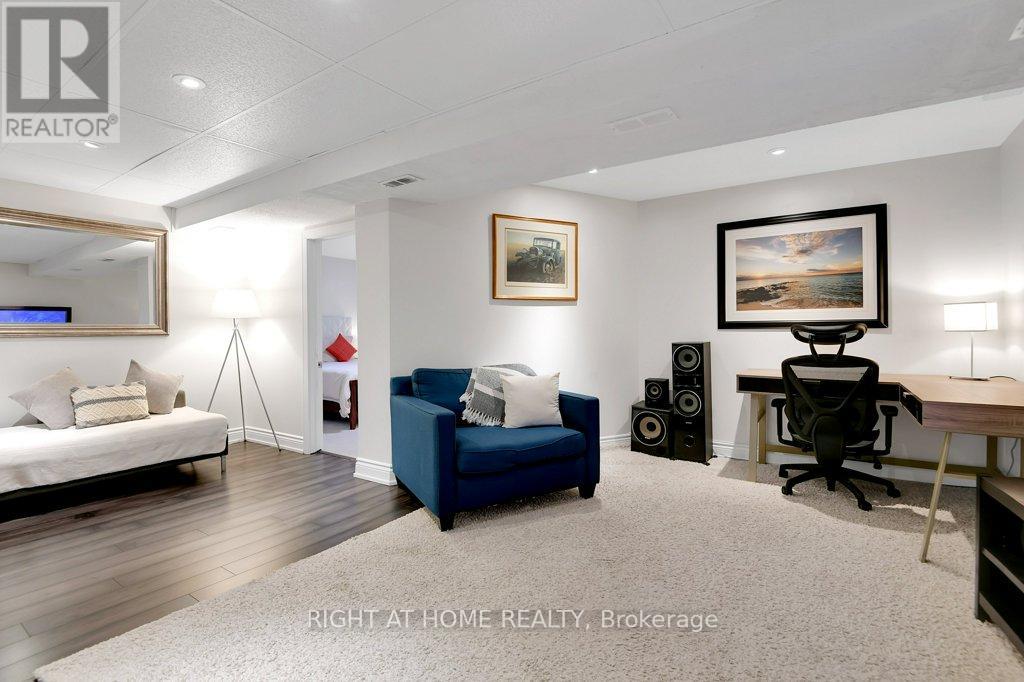 33 SPUR AVENUE - 16