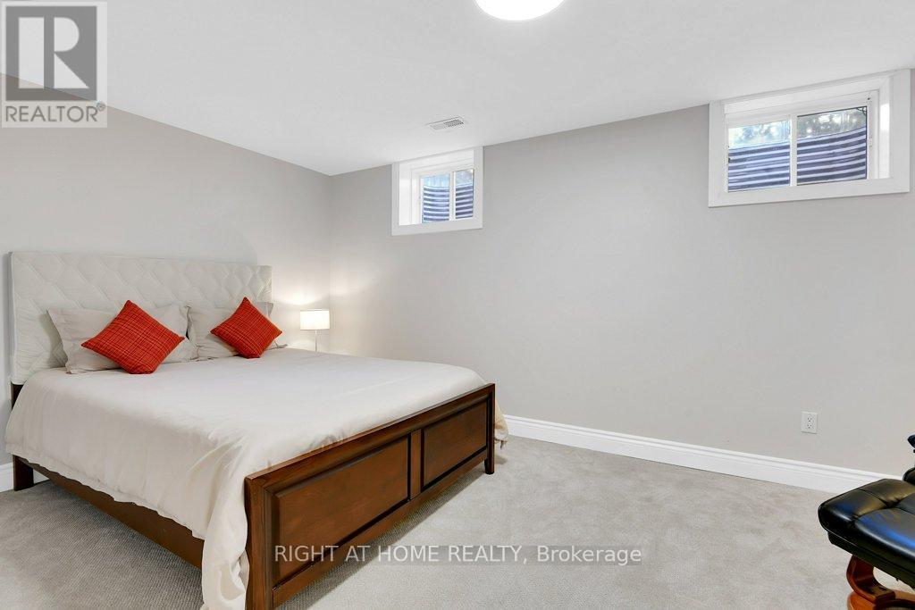 33 SPUR AVENUE - 17