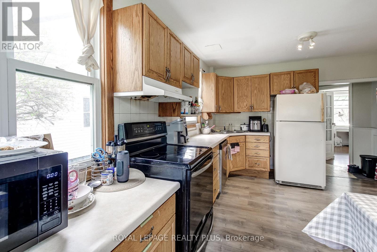105 HILLVIEW STREET - 10
